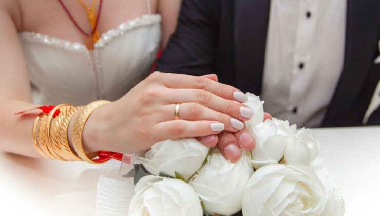 Gaziantep’te bir çift, düğüne gelemeyecek olanlar için davetiyeye IBAN koydu