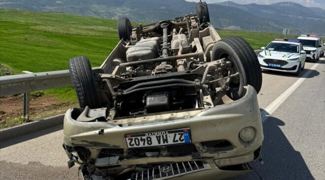 Gaziantep’te devrilen otomobilin sürücüsü yaralandı