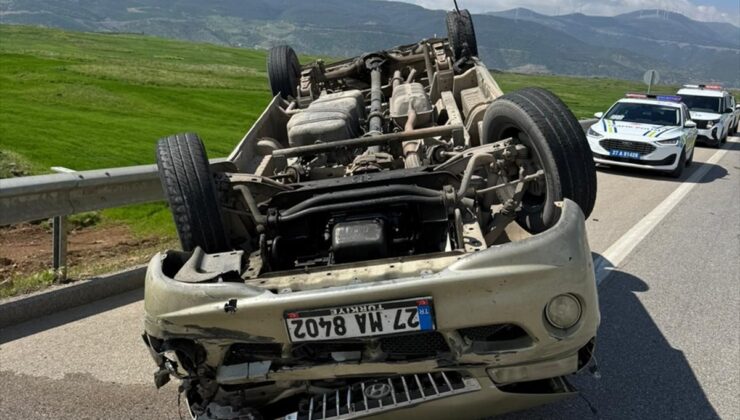 Gaziantep’te devrilen otomobilin sürücüsü yaralandı