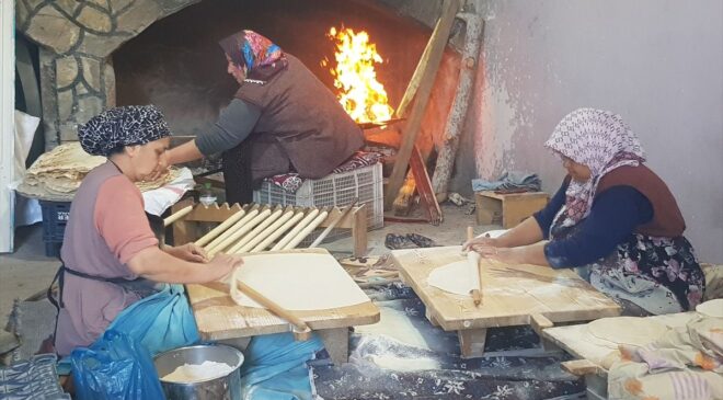 Gaziantep’te kadınların ürettiği yufka ekmekler belediye aracılığıyla satılıyor