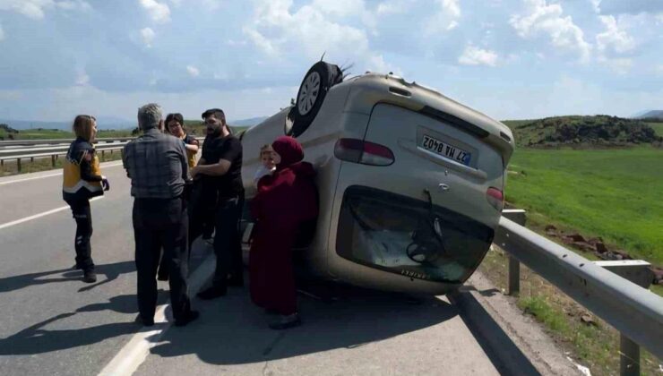 Gaziantep’te lastiği patlayan minibüs takla attı