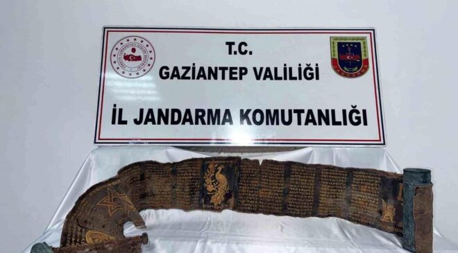 Gaziantep’te piton derisine İbranice altın yazmalı kitap ele geçirildi: 1 gözaltı
