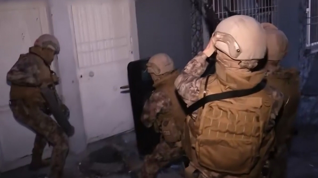 Gaziantep’te siber dolandırıcılık operasyonu: 20 gözaltıŞüphelilerin banka hesaplarında 22 milyon 300 bin TL’lik hareket tespit edildi