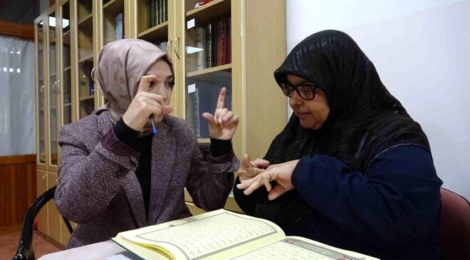 İşitme engelli kadınlar işaret diliyle Kur’an-ı Kerim öğreniyor