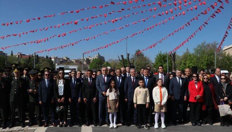 Nizip ve Araban ilçelerinde 23 Nisan Ulusal Egemenlik ve Çocuk Bayramı kutlandı
