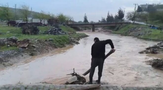 Nurdağı’nda Şiddetli Yağış Sonrası Su Baskınları
