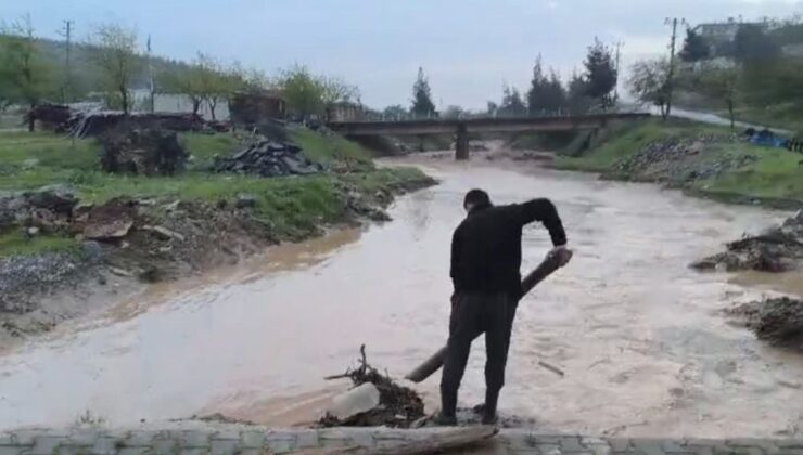 Nurdağı’nda Şiddetli Yağış Sonrası Su Baskınları