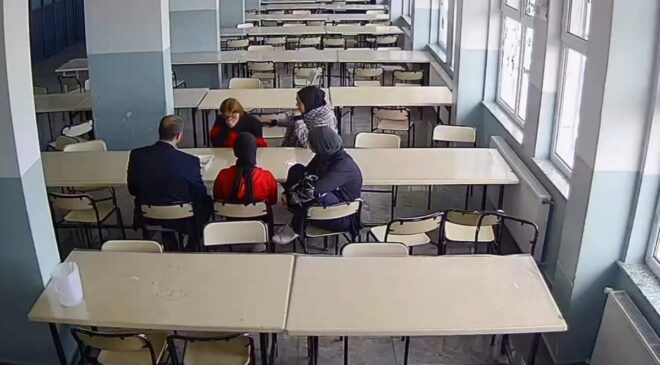 Öğrencisini Heimlich manevrasıyla kurtardı