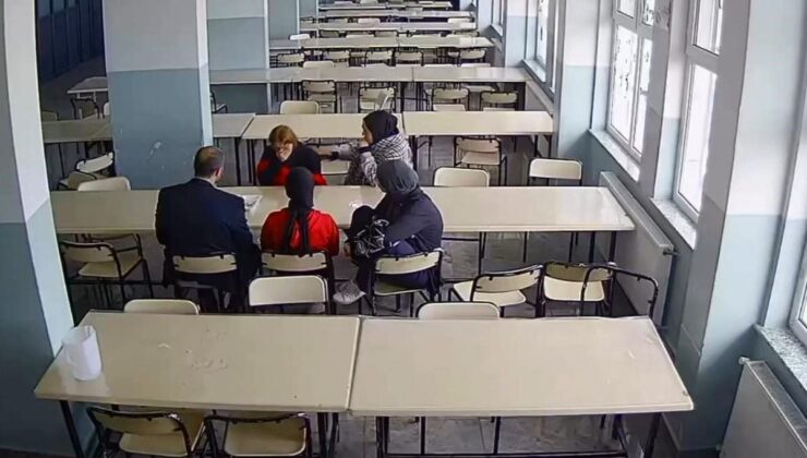 Öğrencisini Heimlich manevrasıyla kurtardı