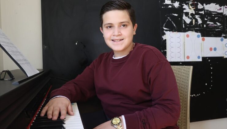 Otizmli Mete piyano sayesinde hayatını renklendirdi