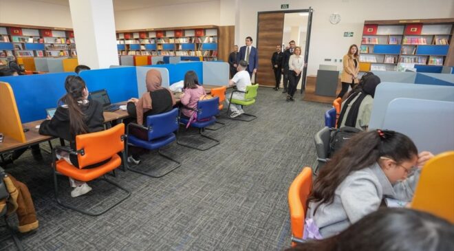 Şehitkamil Belediyesi’nden sınava hazırlanan öğrencilere kitap ve deneme desteği