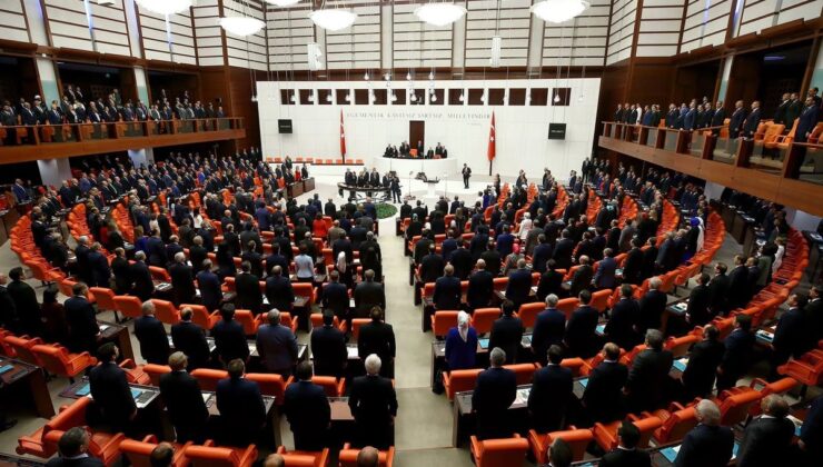 Sosyal medya ve doğum izni düzenlemelerini içeren kanun teklifi TBMM’de kabul edildi