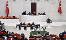 TBMM’den geçti! Kadınların doğum izni artıyor, 15 yaş altına da sosyal medya yasaklanacak