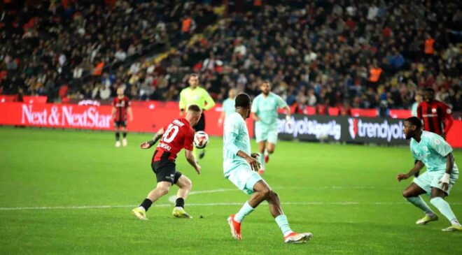 Trendyol Süper Lig: Gaziantep FK: 2 Kayserispor: 0 (İlk yarı)