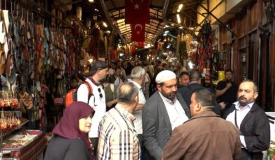 Gaziantep’in tarihi çarşılarında bayram yoğunluğu