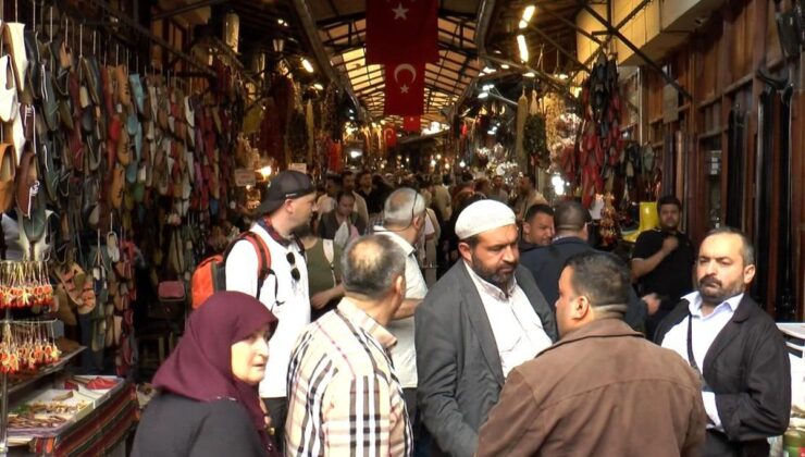 Gaziantep’in tarihi çarşılarında bayram yoğunluğu