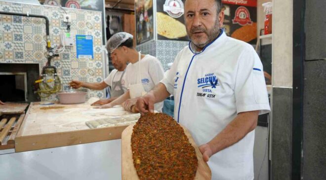 Gaziantep’in tescilli lezzeti lahmacun 180 TL’den satılıyor