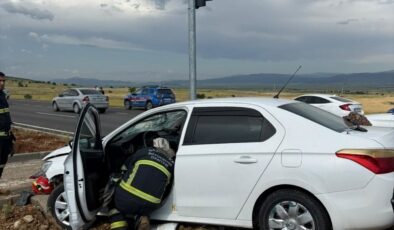 Gaziantep’te çarpışan 2 otomobildeki 6 kişi yaralandı