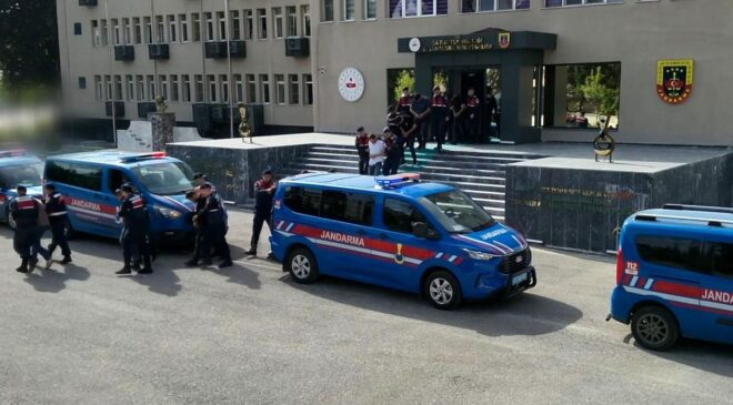 Gaziantep’te göçmen kaçakçılığı organizatörlerine şafak operasyonu: 7 şahıs tutuklandı