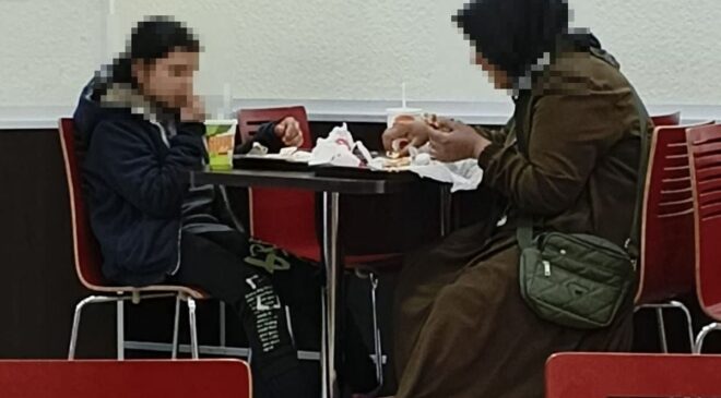 Hamburger zincirindeki ayrımcılık için harekete geçildi