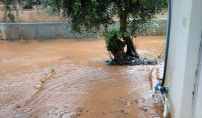 İslahiye’de sağanak nedeniyle taşan derelerde çalışma başlatıldı
