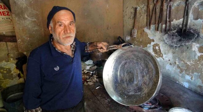Meslekte 55 yılı geride bıraktı: Şimdi yetiştirecek çırak bulamıyor