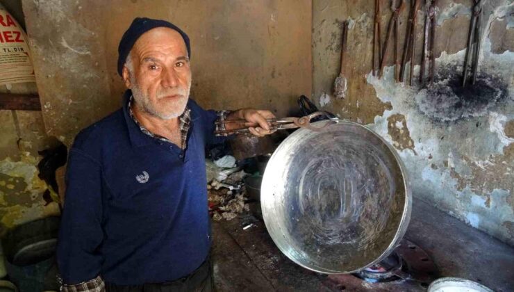 Meslekte 55 yılı geride bıraktı: Şimdi yetiştirecek çırak bulamıyor