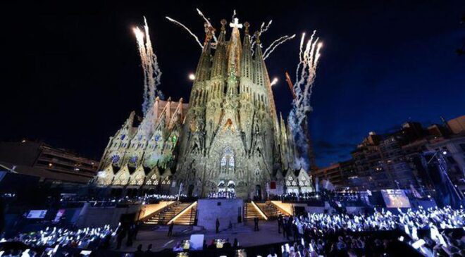 100 yıllık hayal gerçek oldu: Dünyanın en yüksek kilisesi Sagrada Familia’da dev kule tamamlandı