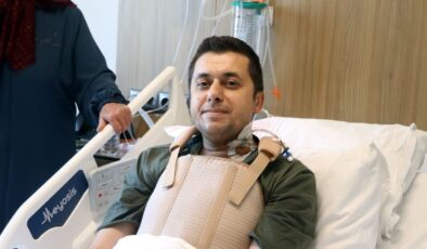 Aortu yırtılan hasta, yapay damarla hayata tutundu