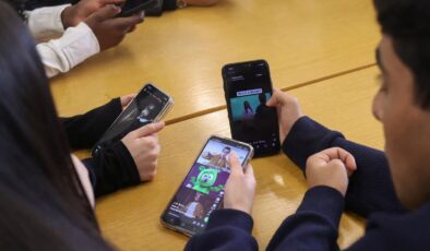 BAE’de 15 yaş altı için sosyal medya yasağı getirildi