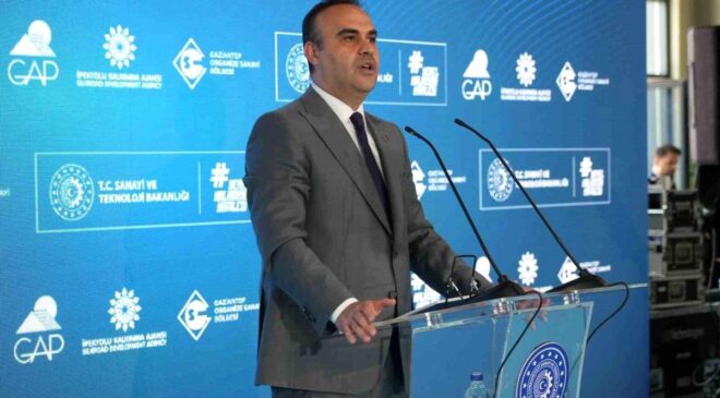 Bakan Kacır: Güven veren, istikrar üreten bir Türkiye var