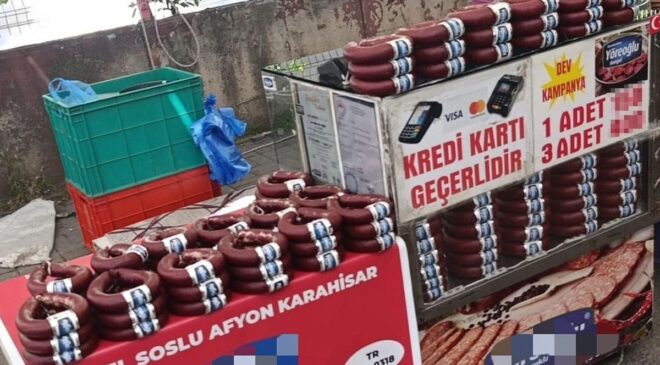 Bunları kimse denetlemiyor mu? Pazarda 3 adet sucuğu sattıkları fiyata bakın