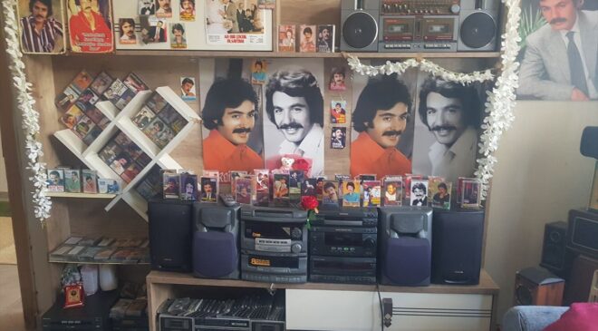 Ferdi Tayfur sevgisini evindeki özel odada yaşatıyor