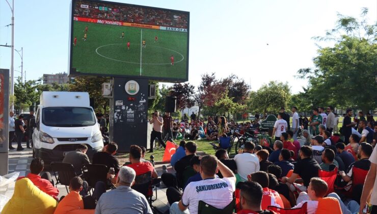 Gaziantep ve çevre illerde vatandaşlar A Milli Futbol Takımı maçını dev ekranlardan izledi