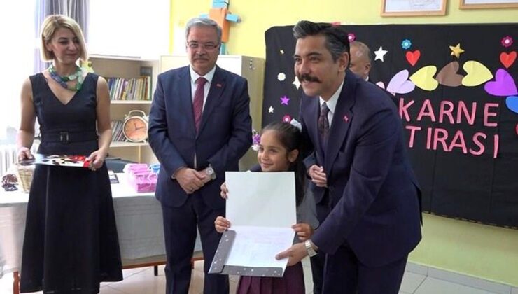 Gaziantep’te 680 bini aşkın öğrenci karne heyecanı yaşadı