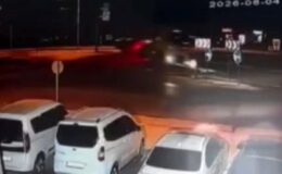 Gaziantep’te arpa yüklü tırın devrilme anı kamerada