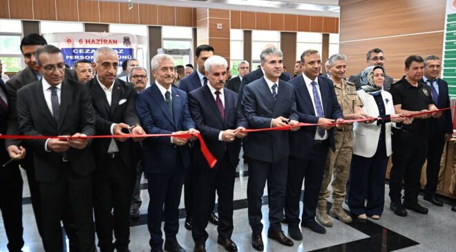 Gaziantep’te cezaevi personeli ve mahkumlarca yapılan el sanatları sergisi açıldı