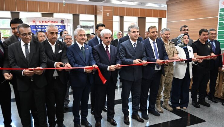 Gaziantep’te cezaevi personeli ve mahkumlarca yapılan el sanatları sergisi açıldı