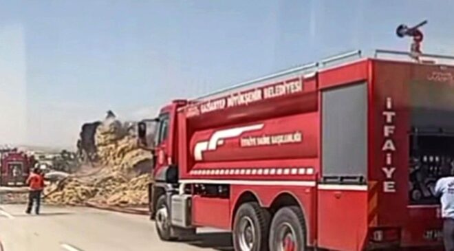 Gaziantep’te saman balyası yüklü tırda yangın