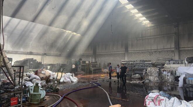Gaziantep’te tekstil fabrikasında çıkan yangın söndürüldü