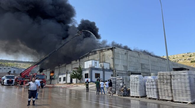 Gaziantep’te tekstil fabrikasında yangın çıktı