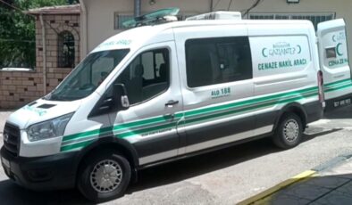 Gömleği ağaca takılınca düştü, kullandığı traktörün altında hayatını kaybetti