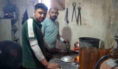 Kalay ustalarının 100 dereceyi bulan sıcaklıklarda zorlu ekmek mücadelesi