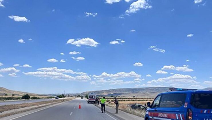 Kilis’te feci kaza: Otomobil şarampole devrildi, 2 yaralı