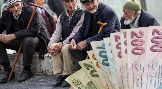 Milyonlarca emekli zam bekliyor! AK Parti sokağın sesine kulak verdi