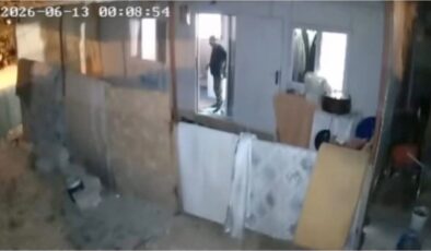 Nurdağı’nda 4.6 Büyüklüğündeki Deprem Anı Güvenlik Kamerasına Yansıdı