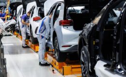 Otomotiv devi 4 fabrikasını kapatıyor! On binlerce kişi işsiz kalacak