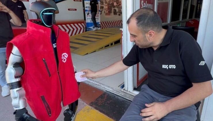 Sanayide işe başlayan robot çırağın ilk isteği ‘zam’ oldu