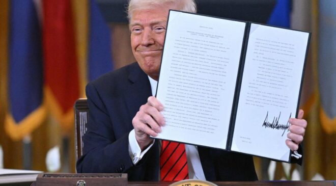 Trump’tan Çin’i kızdıracak hamle! Kara listeye 3 dev eklendi