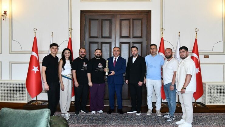 Türkiye şampiyonu halk oyunları ekibi Vali Soytürk’ü ziyaret etti